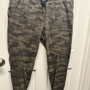 ZYIA Unwind Camo Joggers - Green and Brown